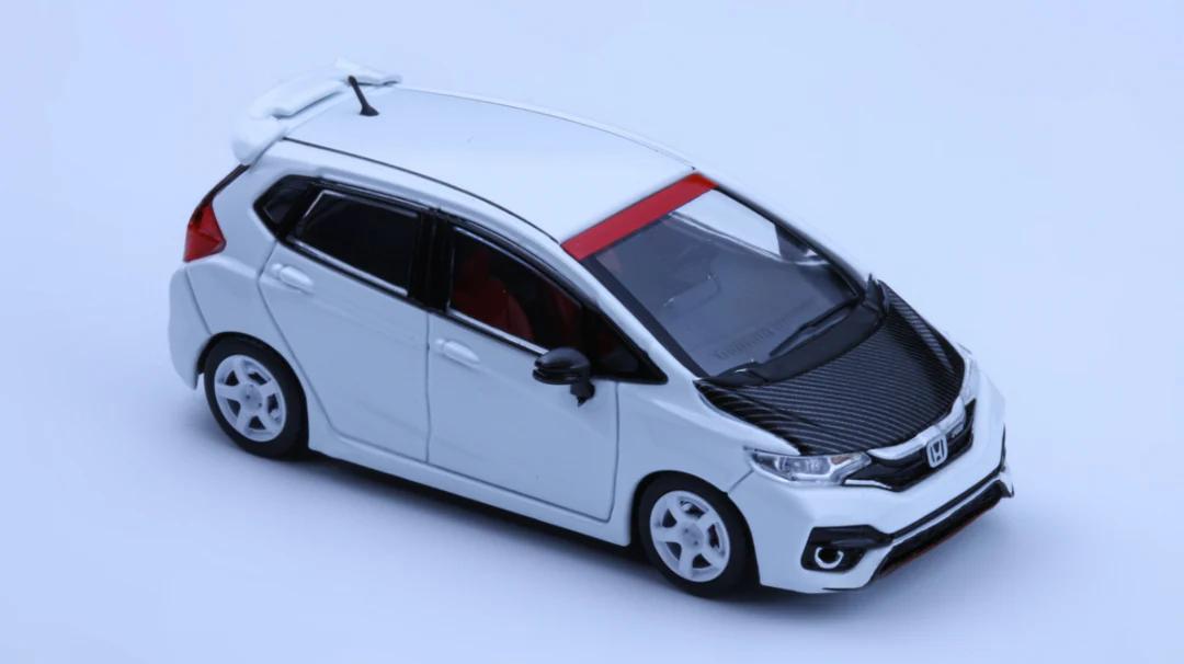 Micro Garage 1:64 Third Generation FIT GK5 RS ( With FREE Random Figurine )