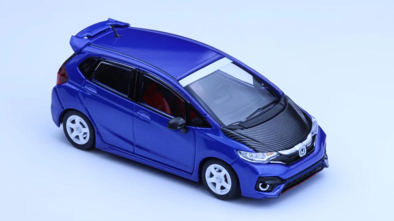 Micro Garage 1:64 Third Generation FIT GK5 RS ( With FREE Random Figurine )
