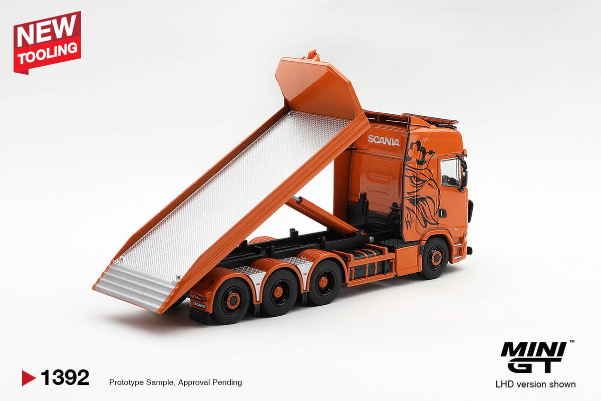 * PRE ORDER * MINI GT #1392 1/64 Scania 770S B8x4NA Hooklift Flatbed Orange (RHD)