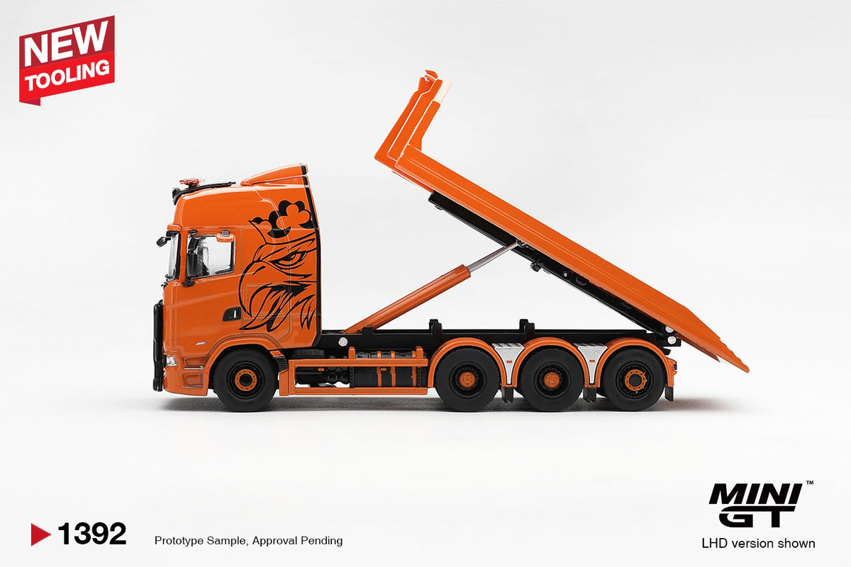 * PRE ORDER * MINI GT #1392 1/64 Scania 770S B8x4NA Hooklift Flatbed Orange (RHD)