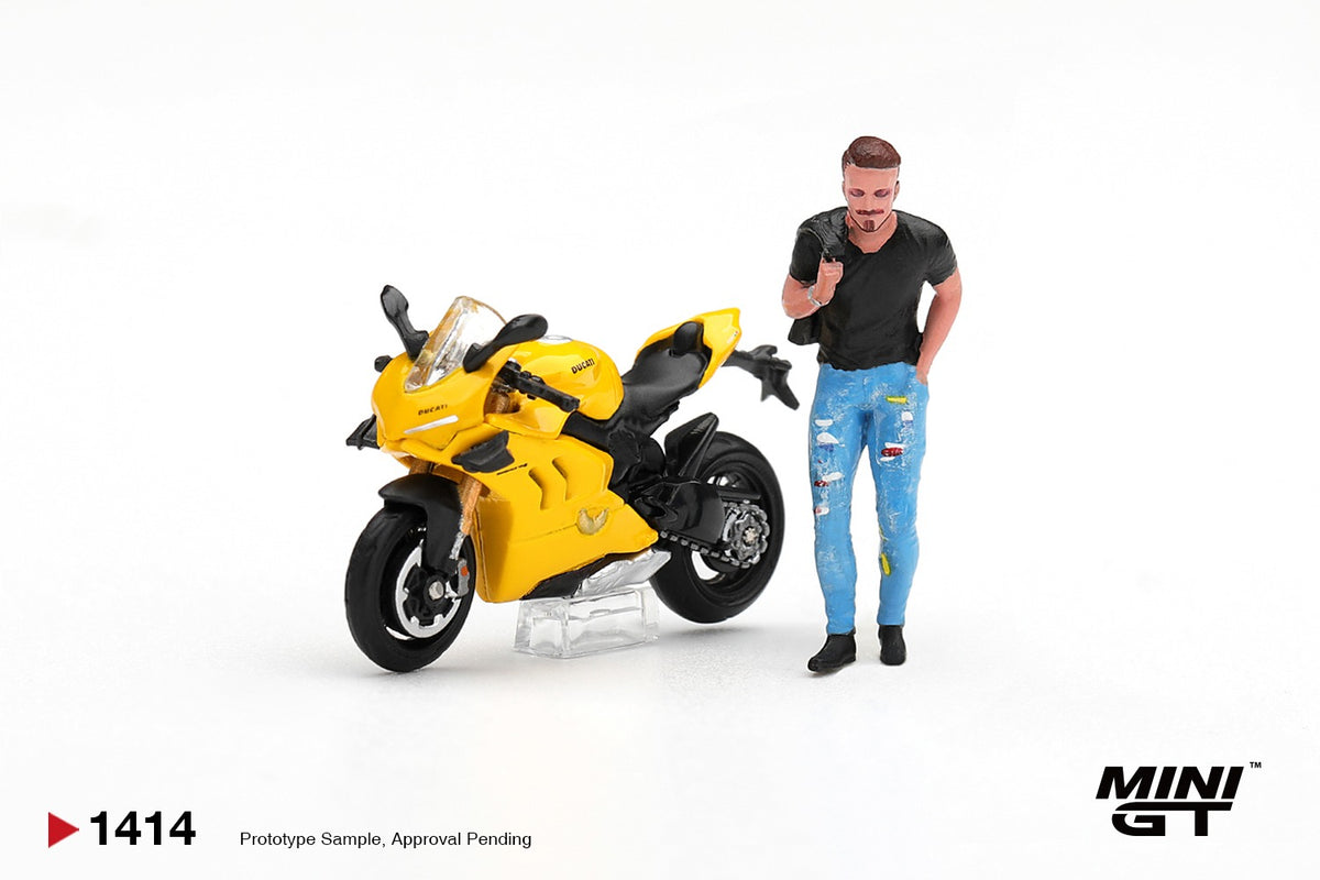 * PRE ORDER * MINI GT $1414 1/64 Ducati Panigale V4 S Giallo w/ figure