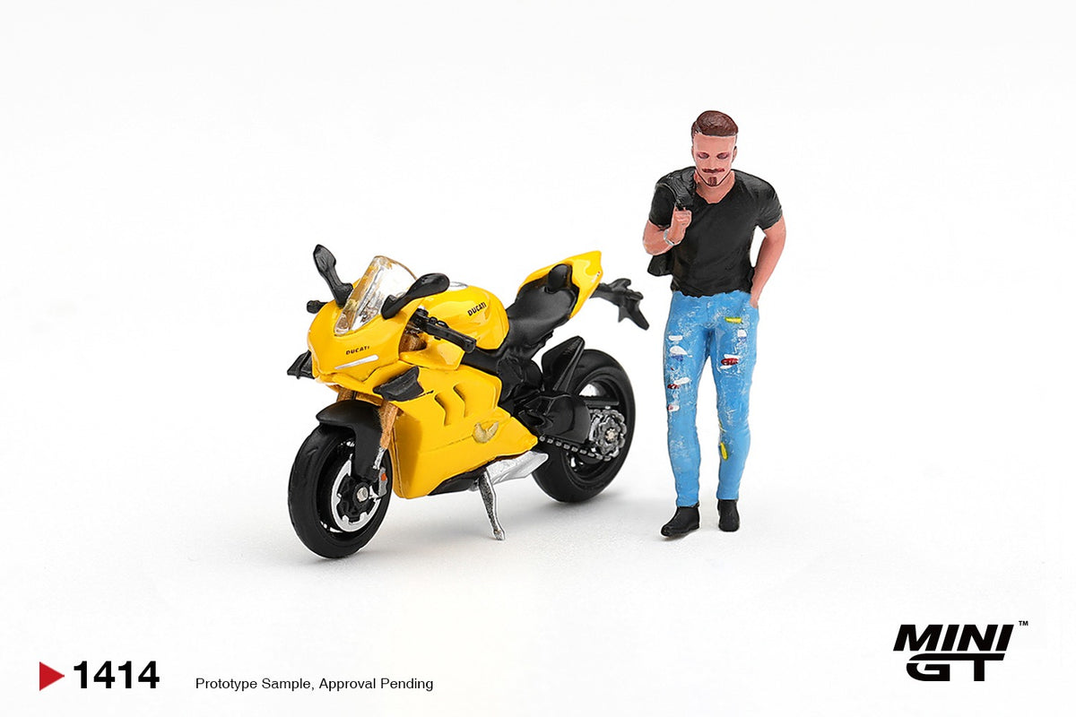 * PRE ORDER * MINI GT $1414 1/64 Ducati Panigale V4 S Giallo w/ figure
