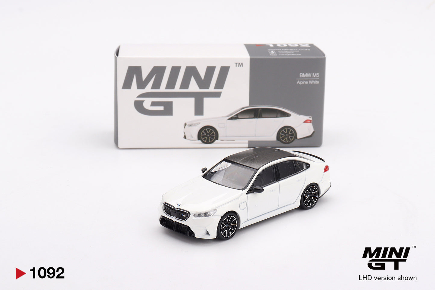 MINI GT #1092 1/64 BMW M5 Alpine White (RHD)