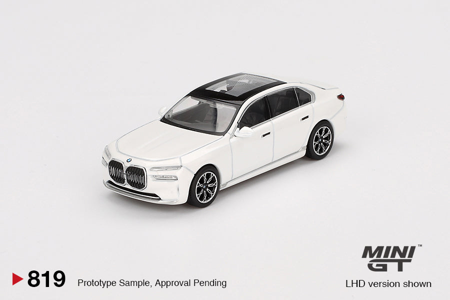 MINI GT #819 1/64 BMW i7 xDrive60 Mineral White (RHD)