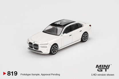 MINI GT #819 1/64 BMW i7 xDrive60 Mineral White (RHD)