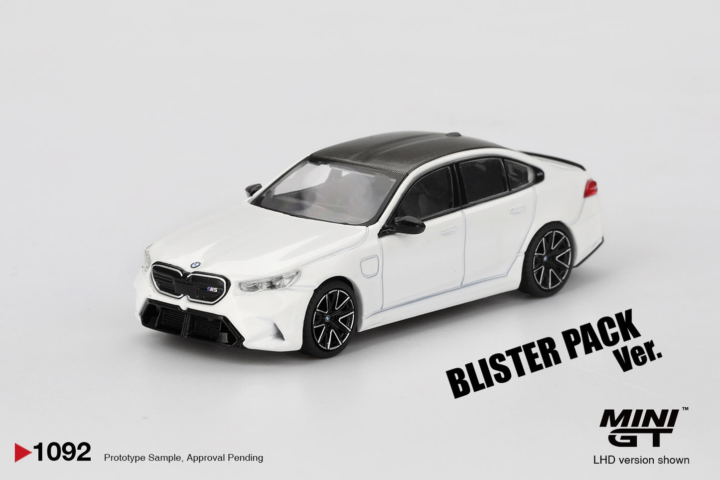 MINI GT #1092 1/64 BMW M5 Alpine White (RHD)
