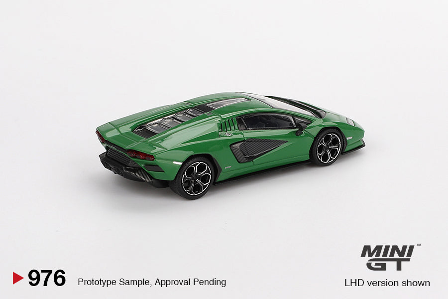 MINI GT #976 1/64 Lamborghini Countach LPI 800-4 Verde Medio (LHD)