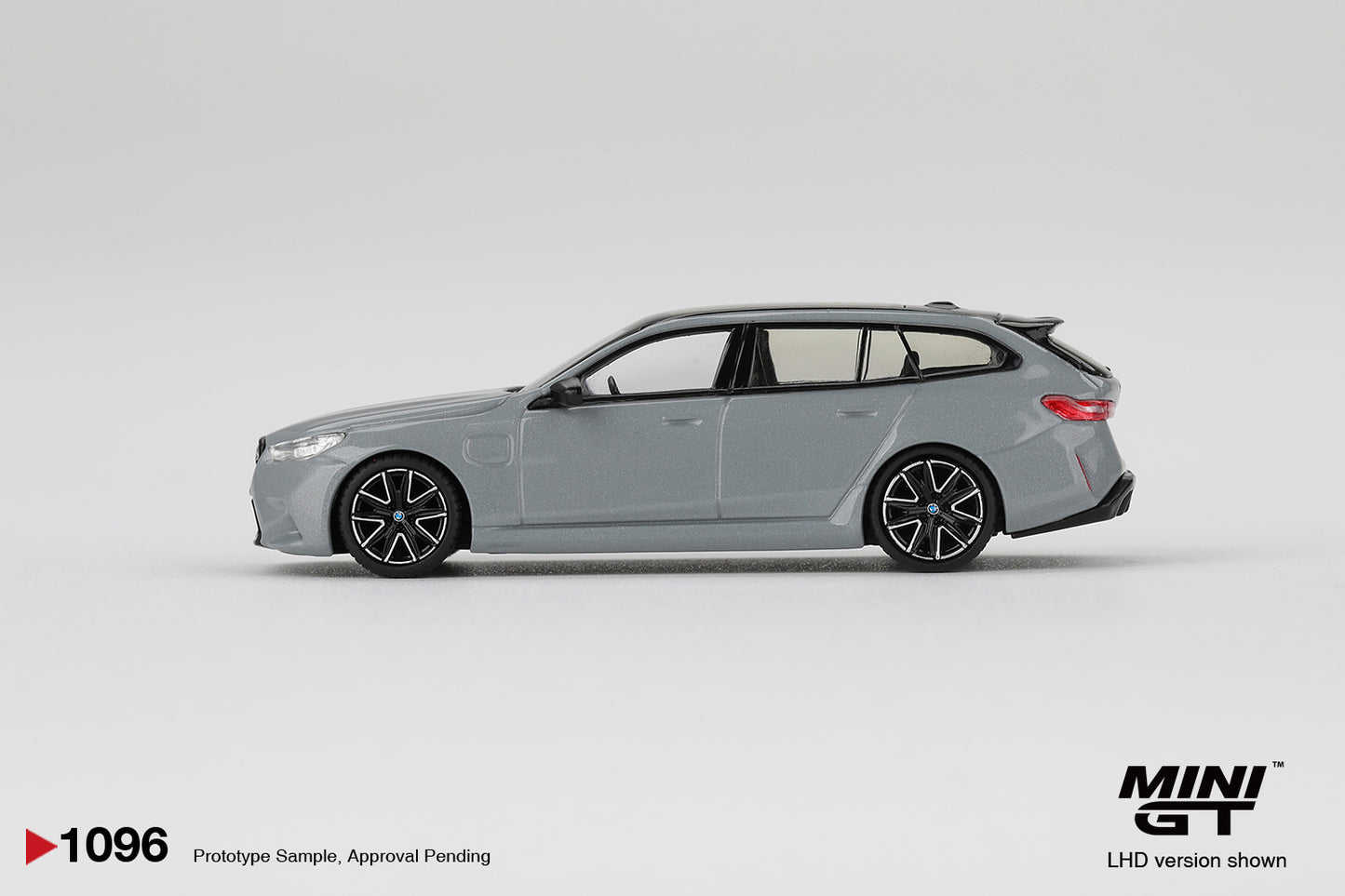 MINI GT #1096 1/64 BMW M5 Touring Brooklyn Grey Metallic (RHD)