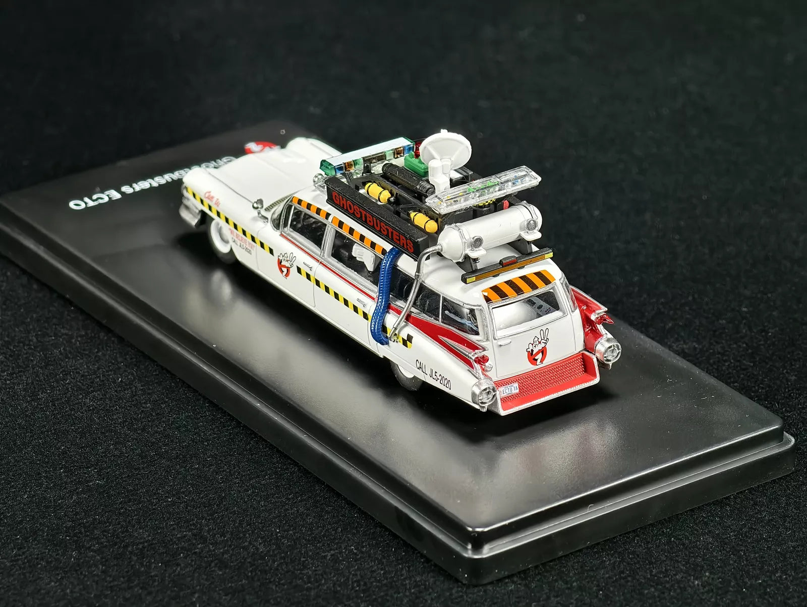 1/64 YS Model ゴーストバスターズ ECTO 1A YS 1:64 Movie version of Ghostbusters Diecast Model Car